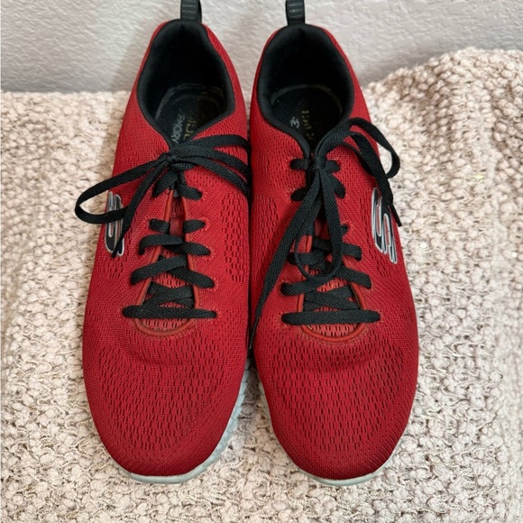 Men’s Red and Black Sketchers Athletic Shoes, sz 10 - Picture 4 of 8